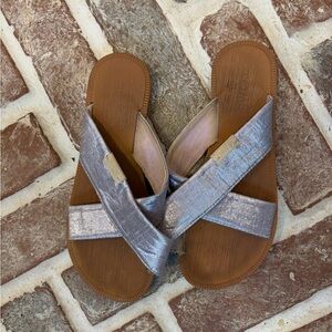 TOMS Kids Metallic Silver Sandals – Size 13